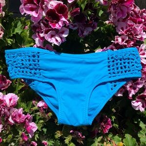 Frankie’s Bikinis Blue Koa Crochet Bikini Bottom